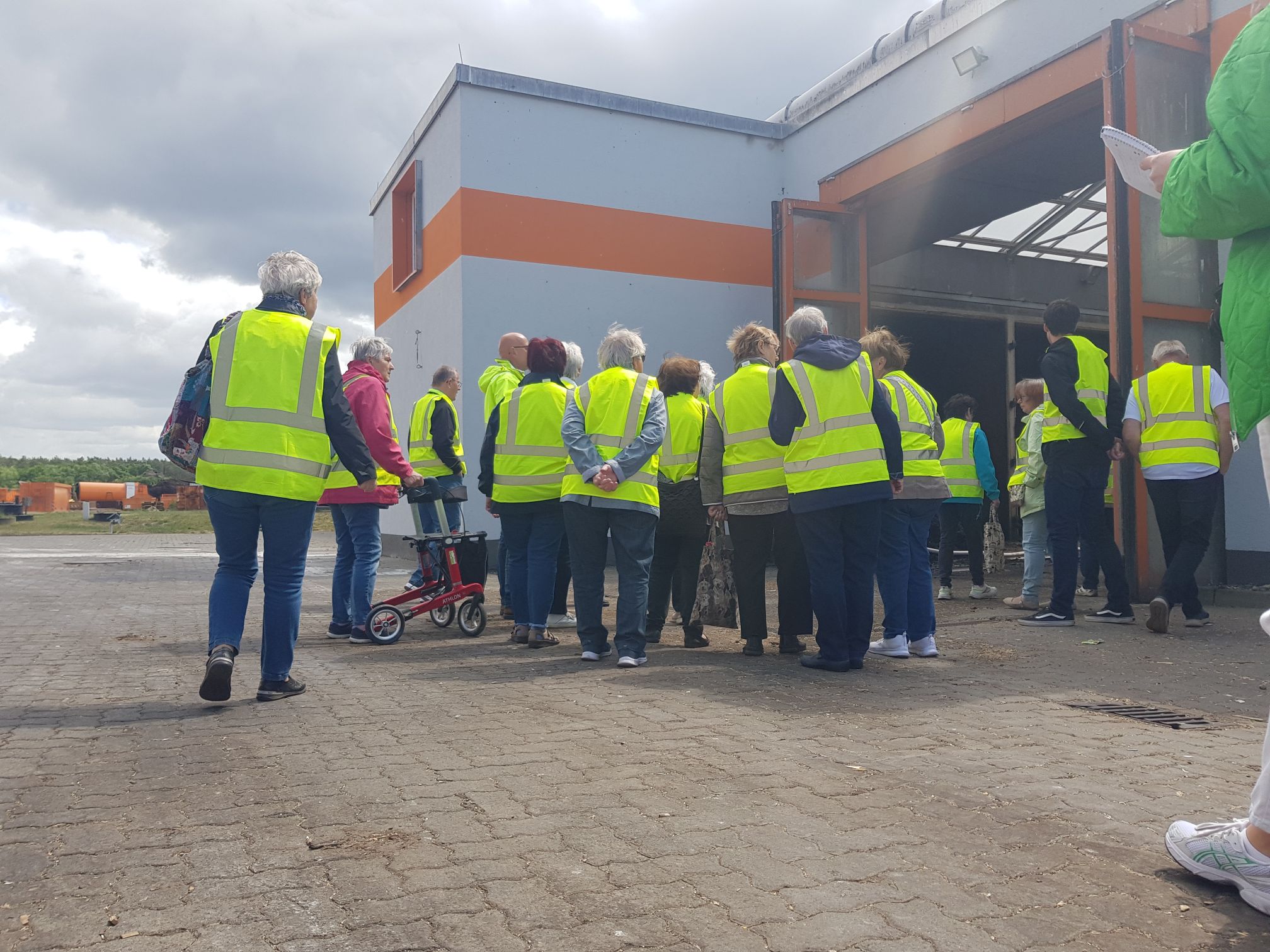Ein Blick hinter die Kulissen – Seniorengruppe der AWO Kalbe (Milde) zu Besuch auf unserem Abfallwirtschaftshof Gardelegen