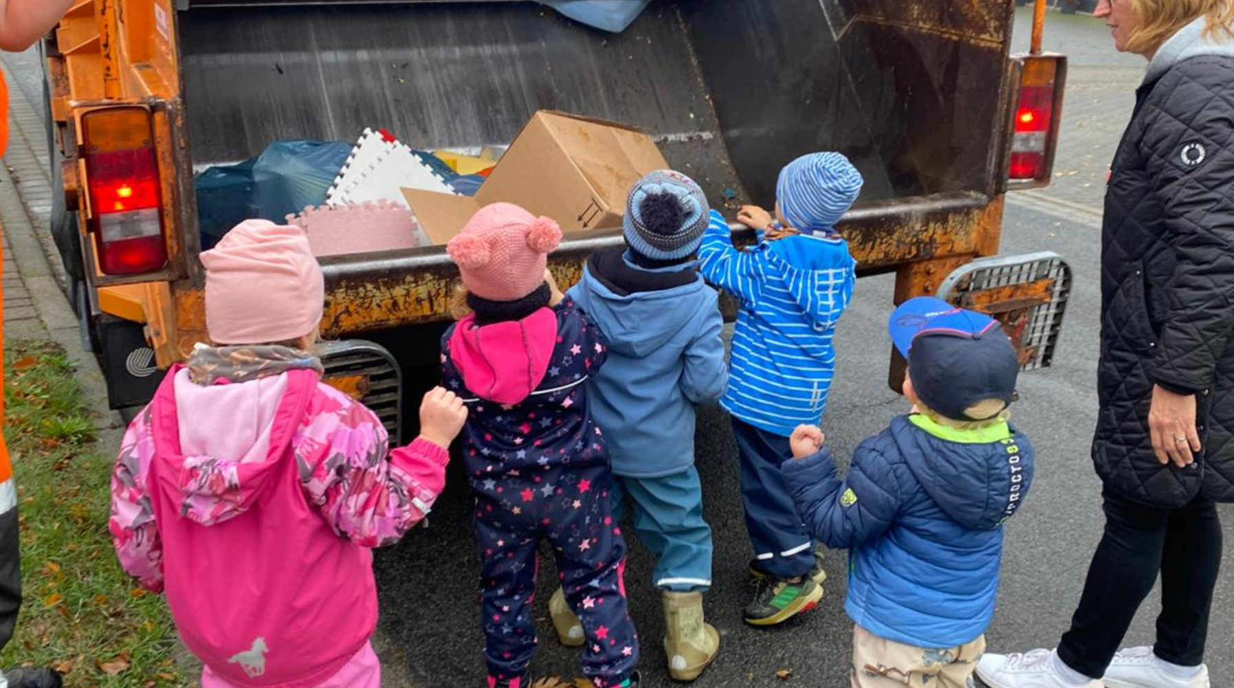 Projekttag in der Kita Lockstedt: Lernen rund um Abfall, Recycling und Naturkreisläufe