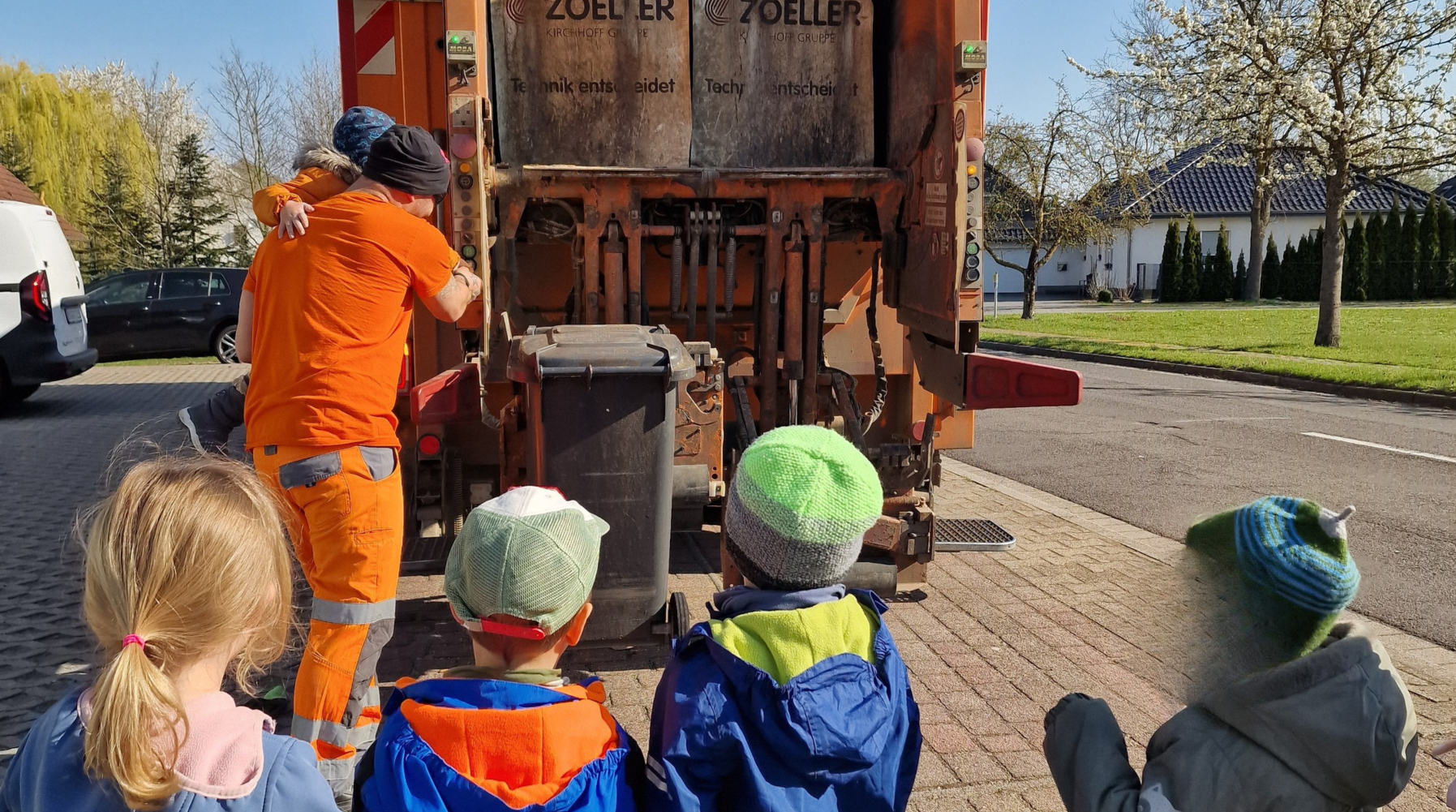 Natur hautnah erleben: Kinder erforschen Kompost und Zersetzung